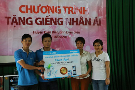 Karofi kết hợp với báo Nông thôn ngày nay Tặng nước tinh khiết.
