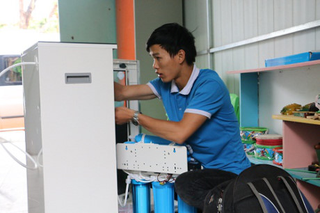 Karofi kết hợp với báo Nông thôn ngày nay Tặng nước tinh khiết.